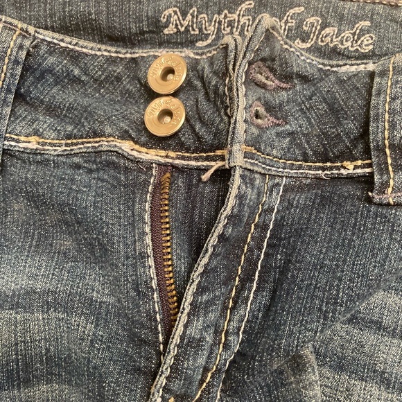 Myth of Jade denim stretchy shorts with thread details - Picture 7 of 9